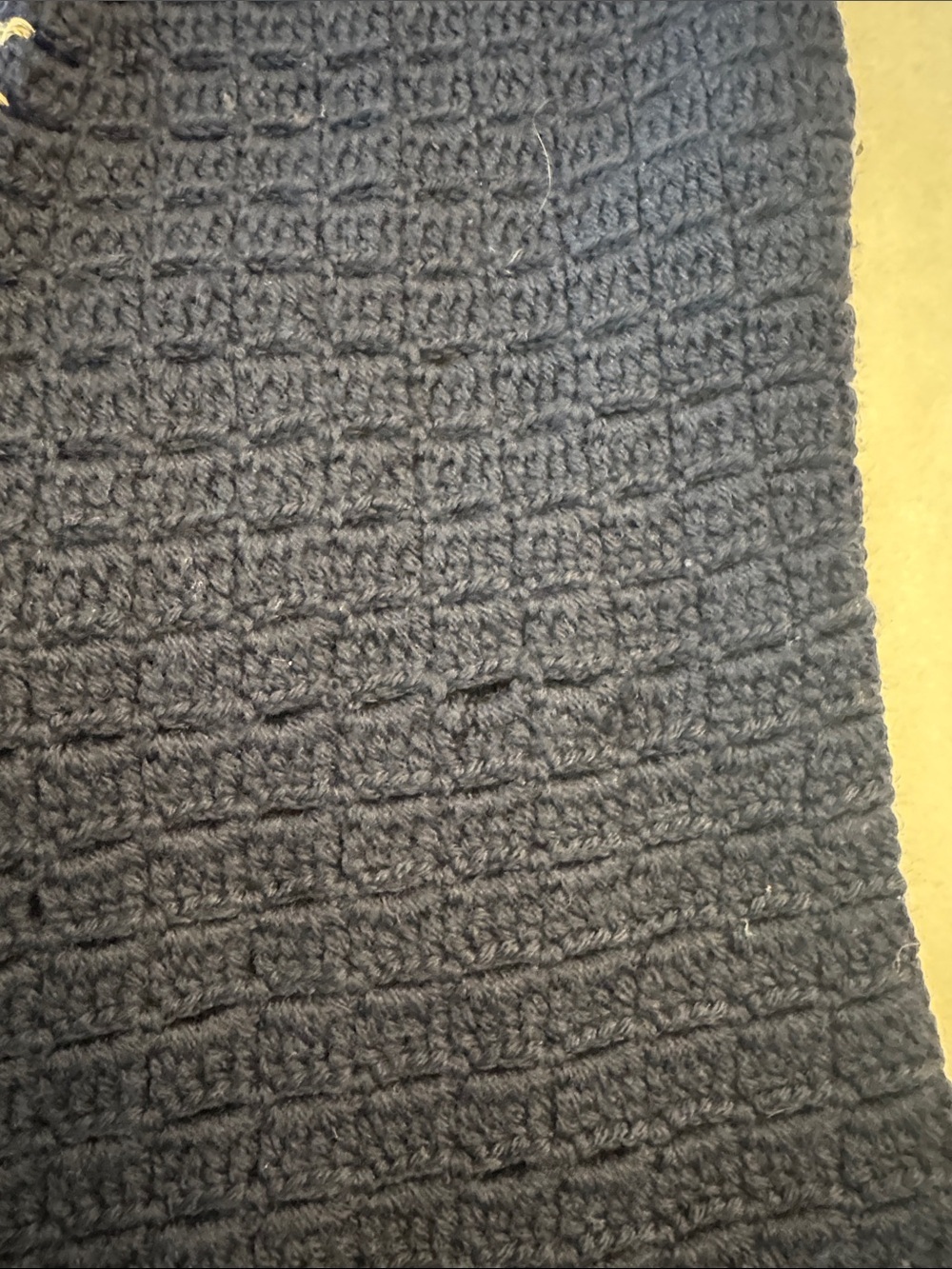 EUC! Lyell Elizabeth Street Navy Crocheted Knit Vest with Gold Accent, sz M - Picture 6 of 10